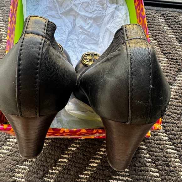 Tory Burch Caroline Elastic Wedge - Picture 7 of 14